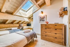 4 bedrooms, WiFi, bed sheets
