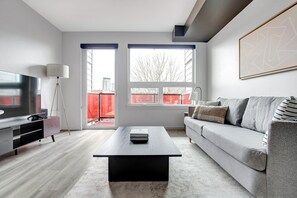 Télévision, chaîne hi-fi