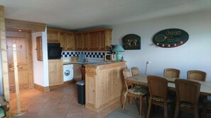 Dining - Ski-in/ski-out & foot of the slopes, 1st floor, view ski slopes, balcony, tv, 65m², Les Arcs (Les Arcs)