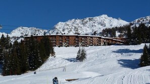 Exterior - Ski-in/ski-out & foot of the slopes, 1st floor, view ski slopes, balcony, tv, 65m², Les Arcs (Les Arcs)