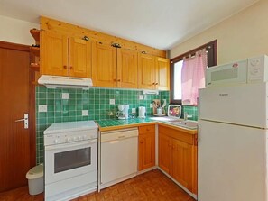 Réfrigérateur, micro-ondes, four, lave-vaisselle