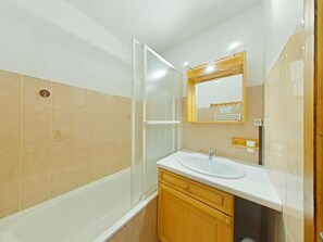 Bathtub - Ground floor, balcony, tv, 31m², Le Grand Bornand (Le Grand-Bornand)