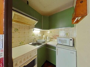 Kühlschrank, Mikrowelle, Ofen, Toaster