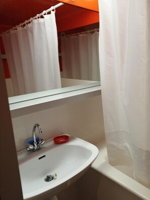 Bathtub