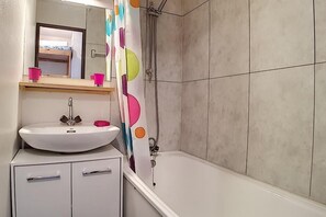 Bathtub