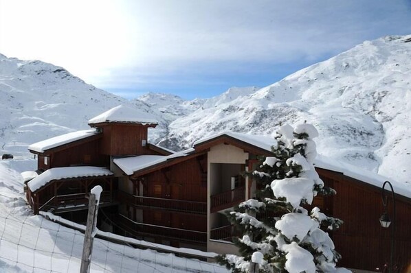 Exterior - Ski-in/ski-out & foot of the slopes, 7th floor, balcony, tv, ski locker, 30m², Les Menuires (Les Menuires)