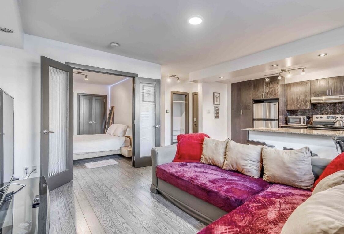 Trendy Calgary Condo - Near LRT & 17 AV SW