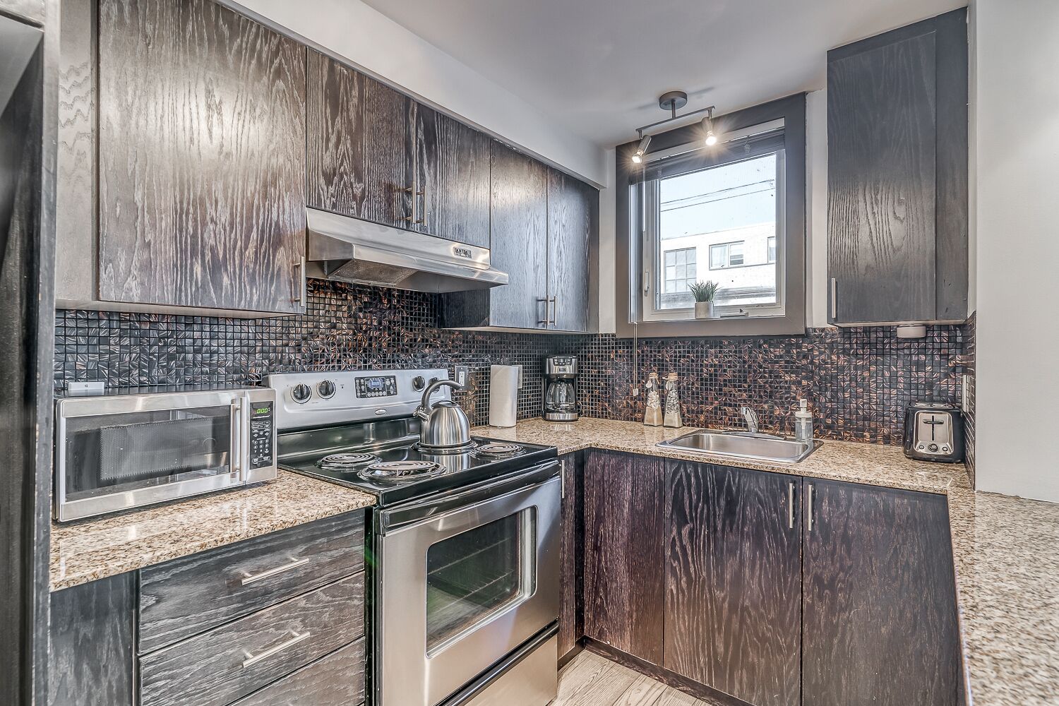 Trendy Calgary Condo - Near LRT & 17 AV SW