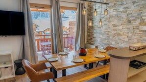 Unclassified image, 4 of 18, button - 150m from ski slopes, 7th floor, view resort, swimming pool, sauna, balcony, ski locker, 68m² (Les Orres)