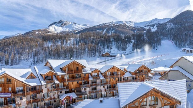 Unclassified image, 1 of 18, button - 150m from ski slopes, 7th floor, view resort, swimming pool, sauna, balcony, ski locker, 68m² (Les Orres)