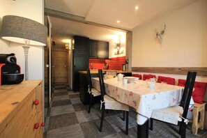 Enjoy meals in this dining area with a table for four, a coffee machine, and comfortable seating.