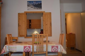 Dining - Resort center, 2nd floor, view mountain, tv, 58m², Le Grand Bornand (Le Grand-Bornand)