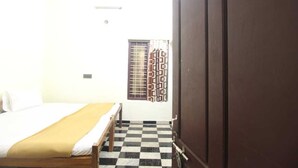 Unclassified image, 2 of 6, button - Brishen and Gavins Inn (Vilavancode)