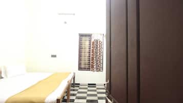 Standard Double Room | Hypo-allergenic bedding, free WiFi, bed sheets