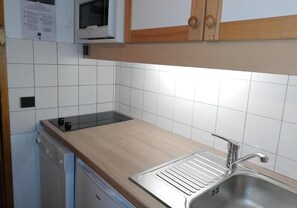 Réfrigérateur, micro-ondes, four, cafetière/bouilloire