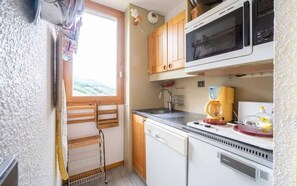 Kjøleskap, mikrobølgeovn, ovn og oppvaskmaskin