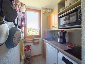 冷蔵庫、電子レンジ、オーブン、食器洗い機