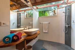 Bathroom - Villa Jepun (Seririt)