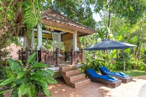 Outdoor spa tub - Villa Jepun (Seririt)