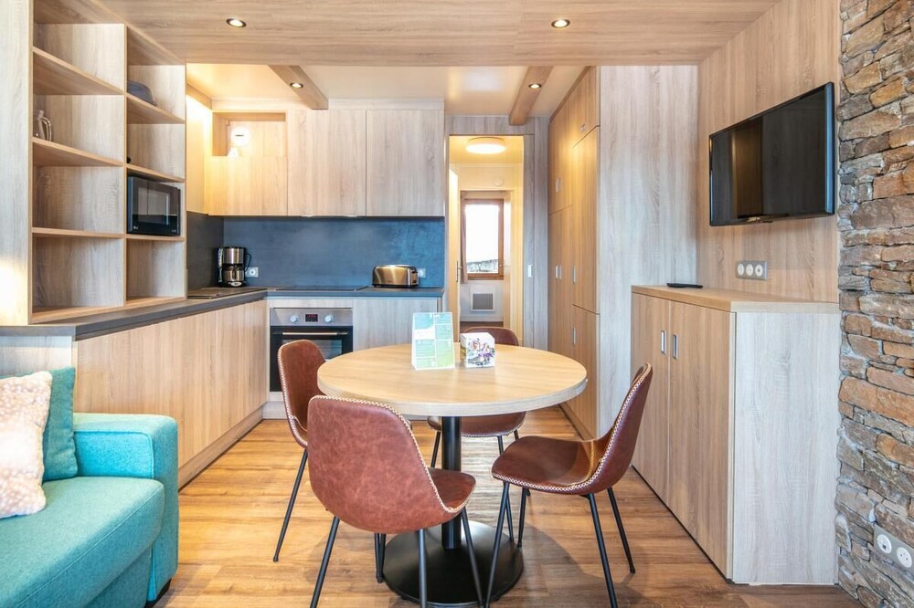 200m from ski slopes, terrace, balcony, parking, tv, ski locker, 32m², Valmorel