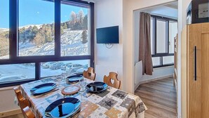 Dining - Ski-in/ski-out & foot of the slopes, 3rd floor, tv, ski locker, 24m², Les Menuires (Les Menuires)