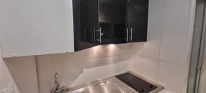 Réfrigérateur, micro-ondes, four, lave-vaisselle