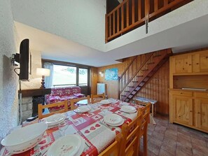 Dining - 1st floor, view ski slopes, balcony, fireplace or stove, parking, tv, 50m², Le Grand Bornand (Le Grand-Bornand)