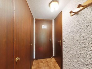 Interior - 1st floor, view ski slopes, balcony, fireplace or stove, parking, tv, 50m², Le Grand Bornand (Le Grand-Bornand)