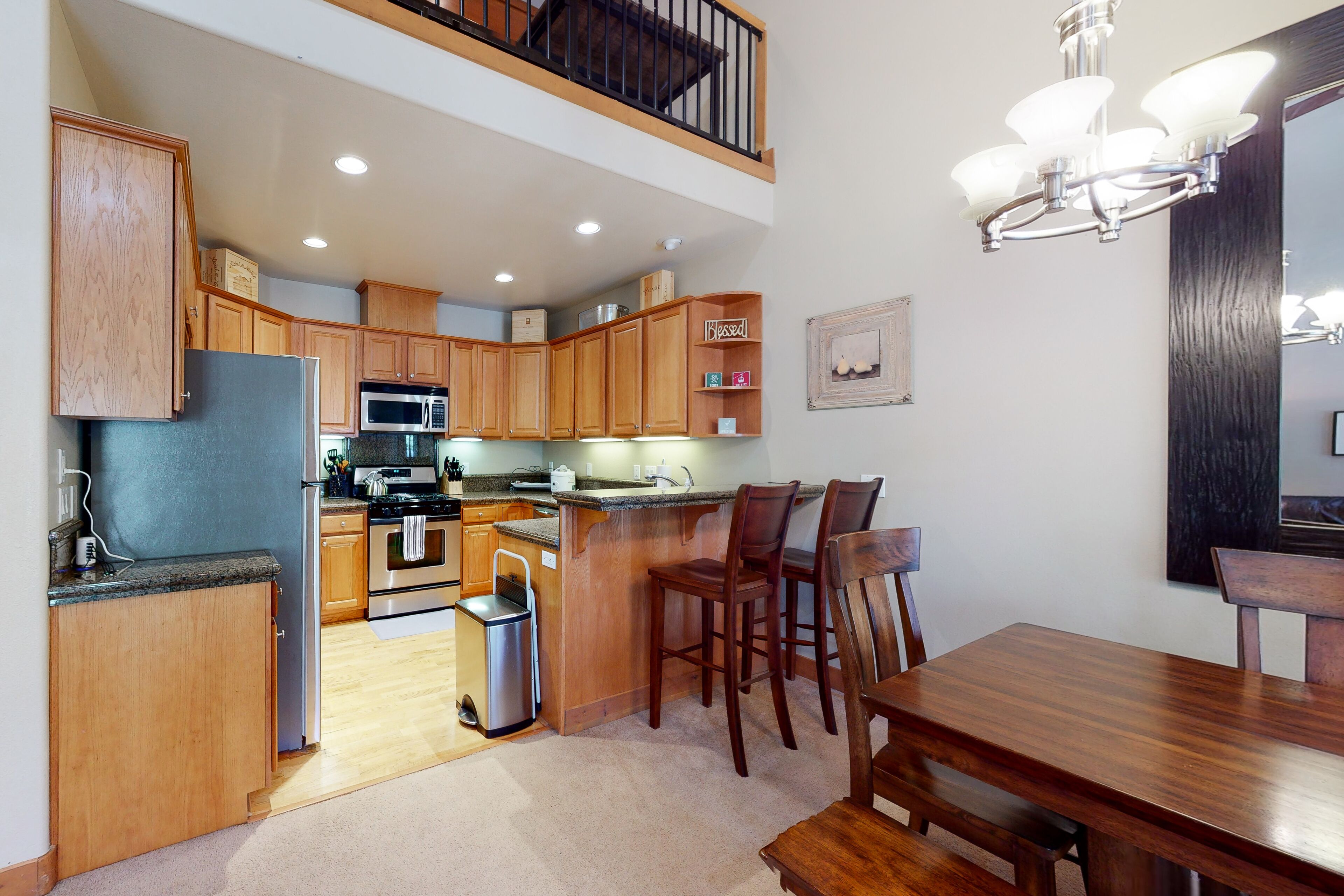Comfortable Condo with WiFi, Shared Pool, Gas Fireplace, & Private Washer/Dryer