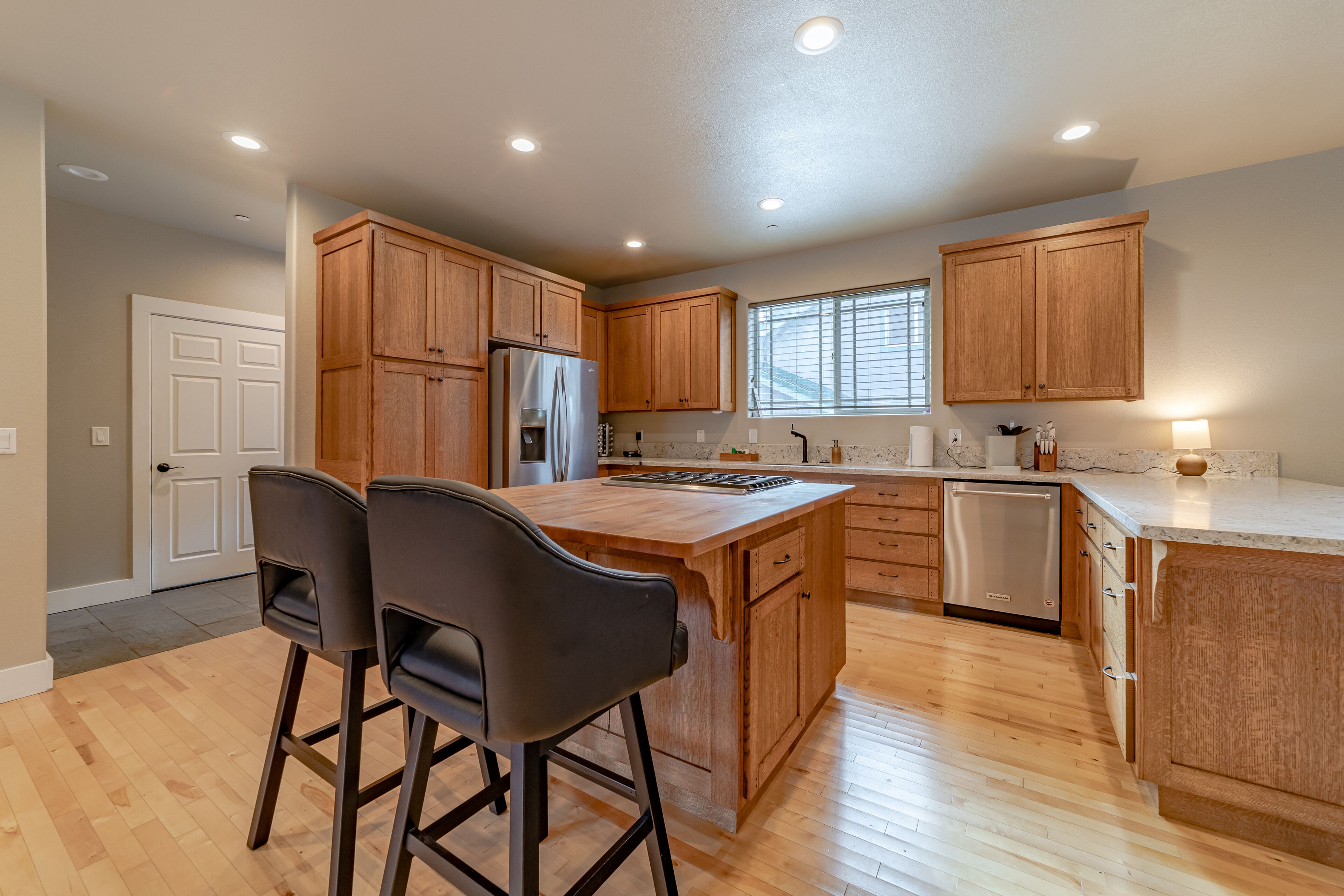 Peaceful dog-friendly house with fast WiFi, fireplace, and washer/dryer