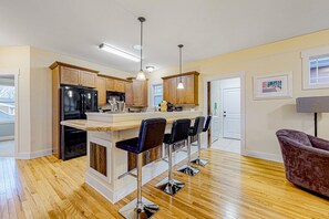 Interior - Mountain View Getaway Near Town with High-Speed WiFi and Private Balcony (Asheville)