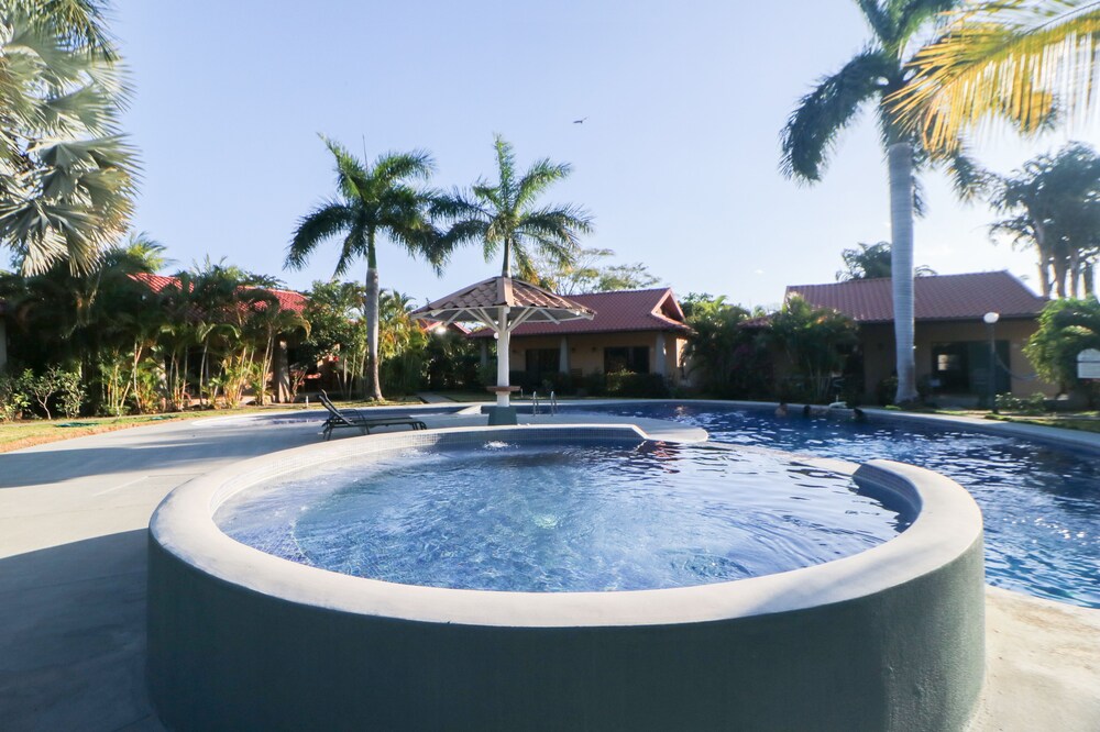 Renovated Apartment with High-Speed WiFi & Shared Pool/Spa - Snowbird-Friendly
