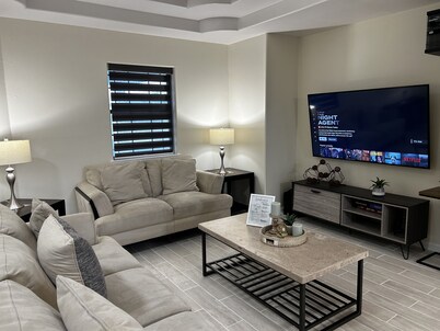 Cozy Family-sized Townhome