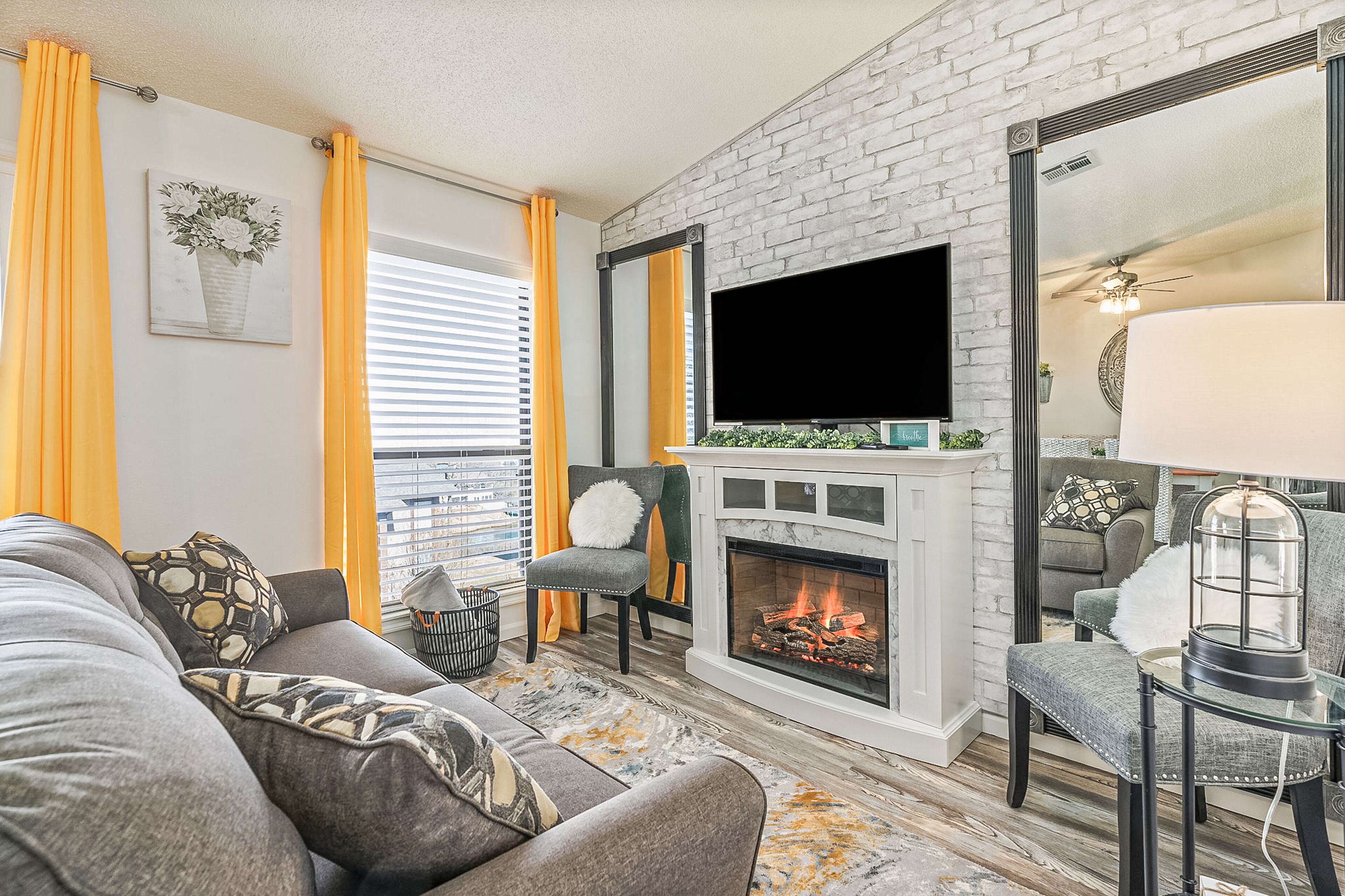 Televisión, chimenea y servicios de streaming 