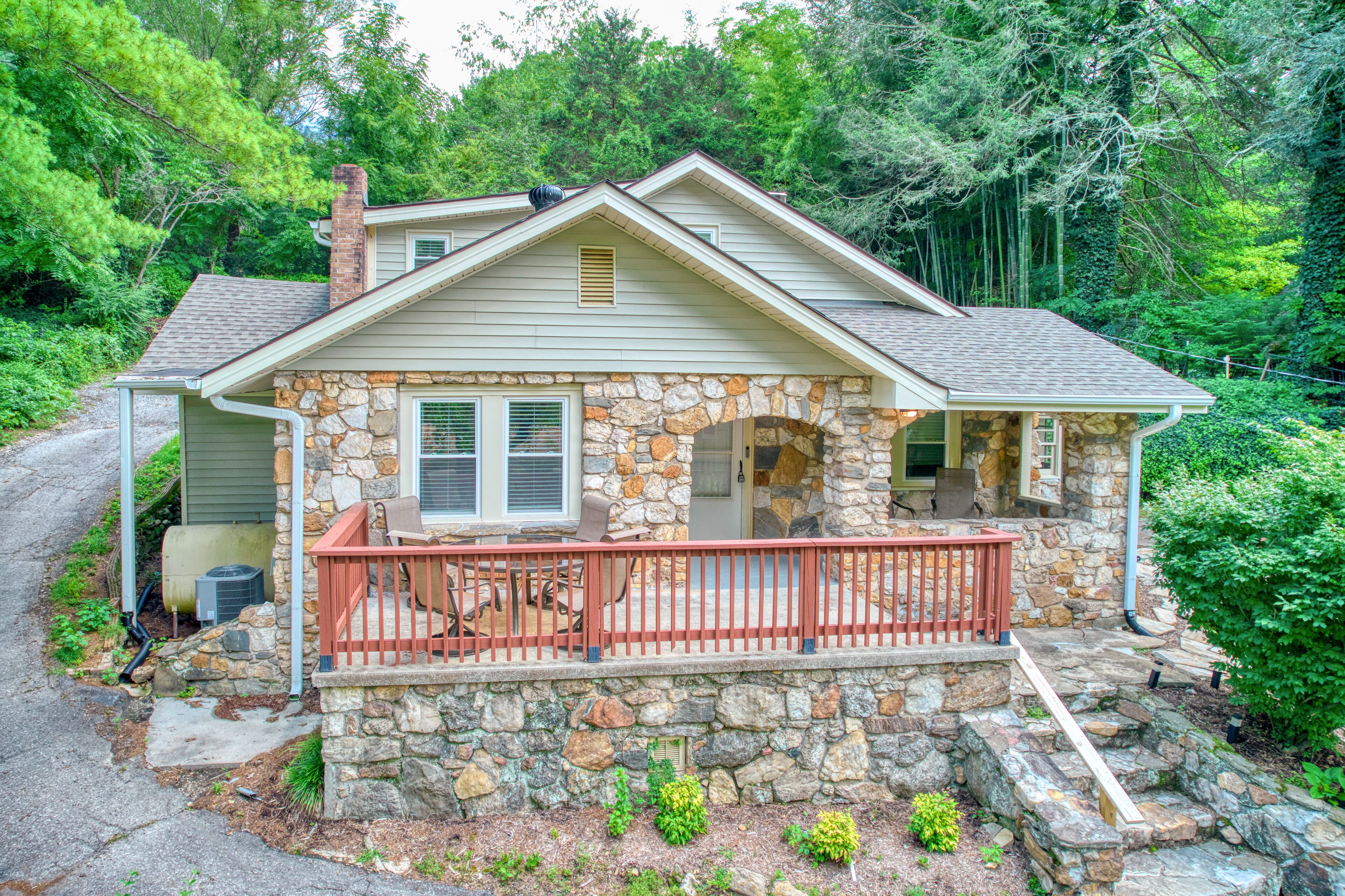 2-Story Rural Home w/Fireplace, Gas Grill, Washer/Dryer, Deck, and Central A/C