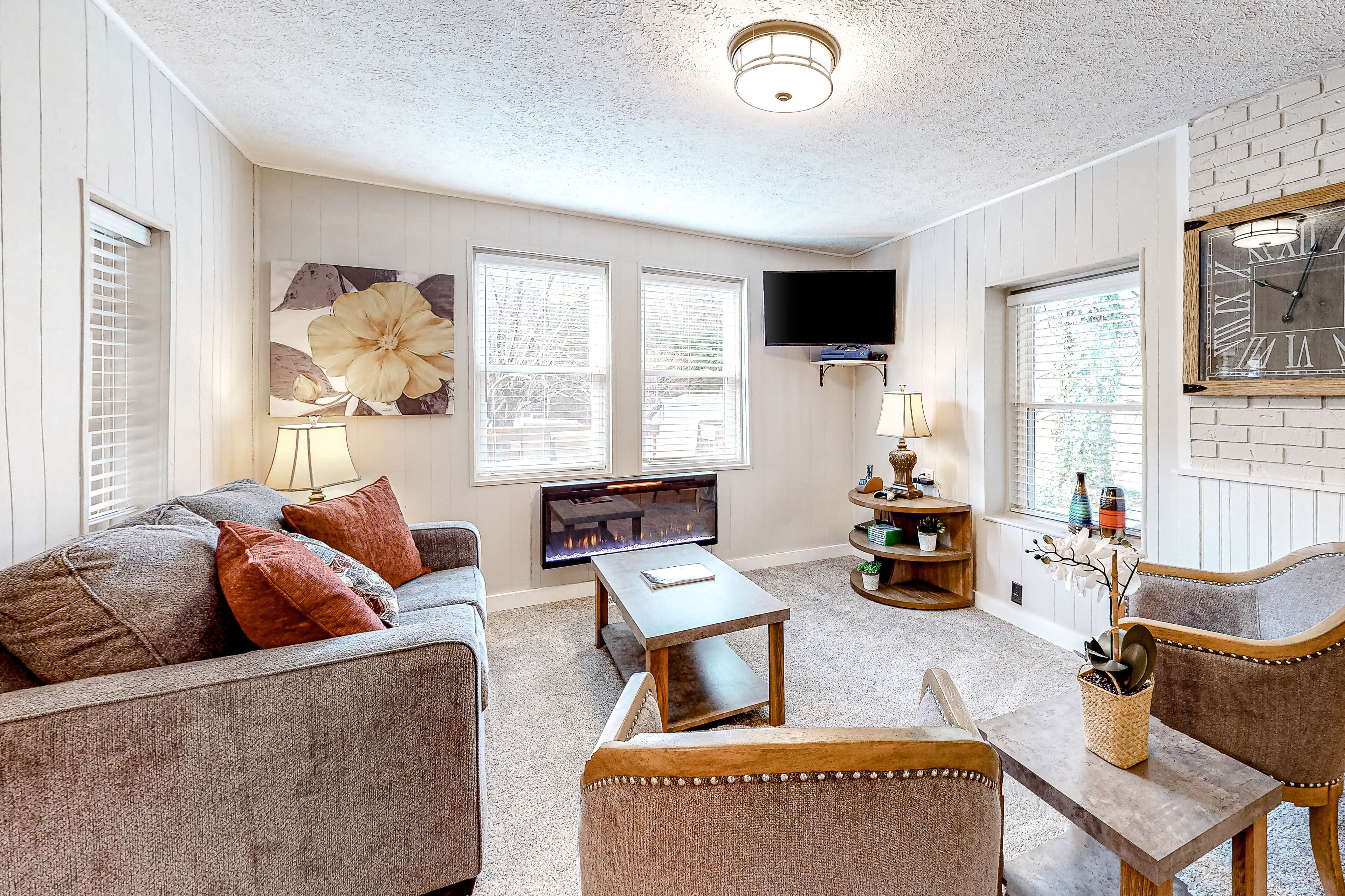 2-Story Rural Home w/Fireplace, Gas Grill, Washer/Dryer, Deck, and Central A/C