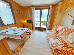 Living area - Floor -1, view mountain, terrace, parking, tv, 22m², Le Grand Bornand (Le Grand-Bornand)