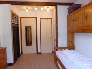 2 bedrooms