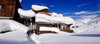 Chalet, view lake, fireplace or stove, tv, ski locker, 180m², Tignes