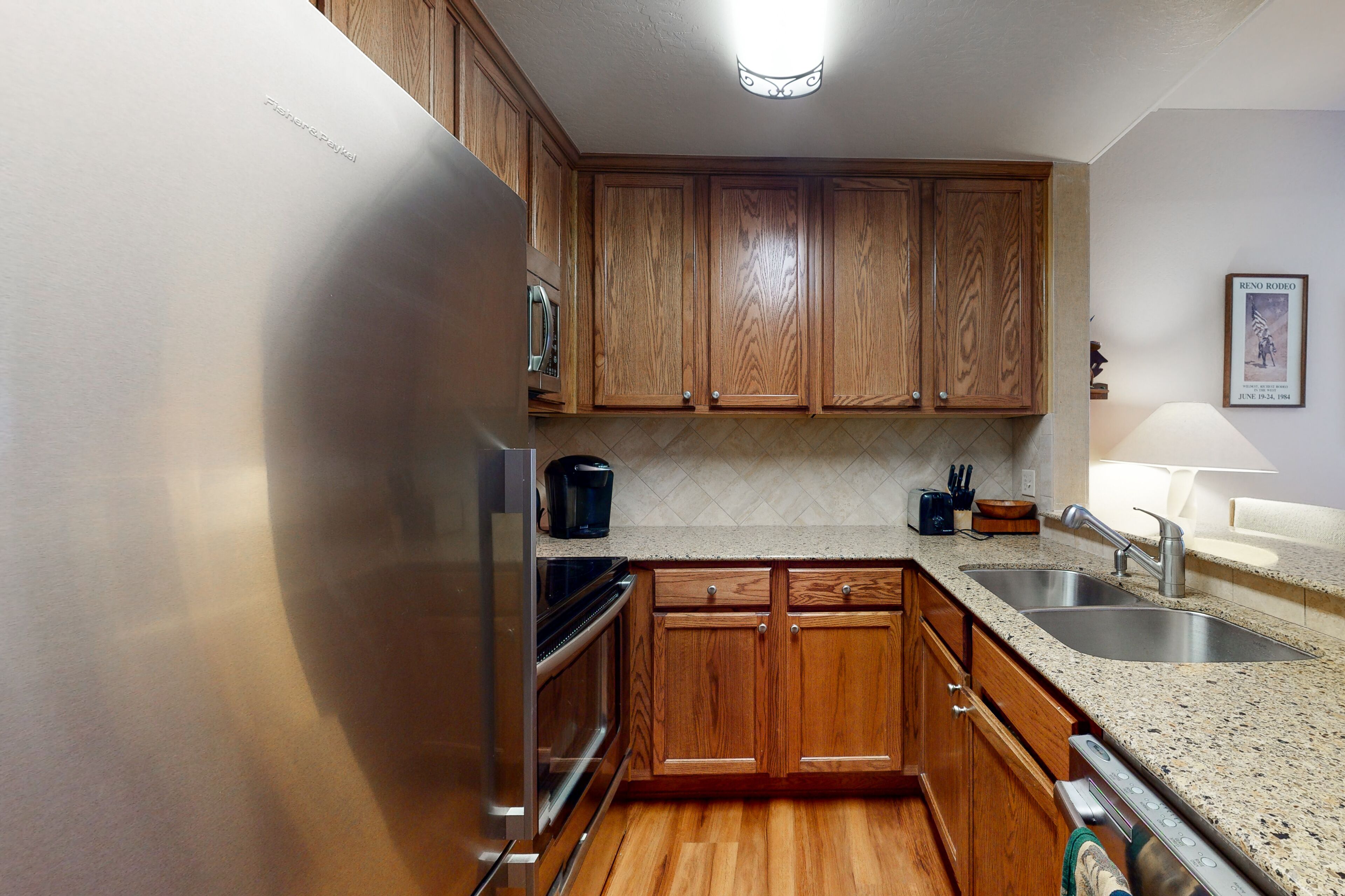 All-Seasons Escape with Amazing Location, Balcony, Fireplace & Free WiFi