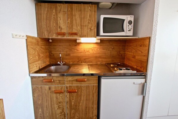 Fridge, microwave, coffee/tea maker