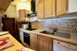 Frigorifero, microonde, forno, lavastoviglie