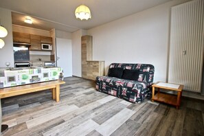 Living area - 20m from resort center, 5th floor, balcony, tv, 30m², Chamrousse (Chamrousse)