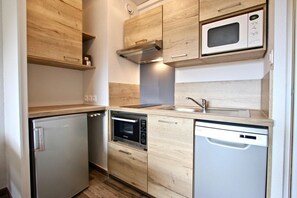 Fridge, microwave, dishwasher - 20m from resort center, 5th floor, balcony, tv, 30m², Chamrousse (Chamrousse)