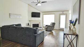 Smart-TV, Kamin, Videospiele