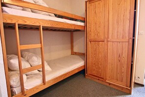 Room - 100m from ski slopes, 4th floor, balcony, tv, ski locker, 24m², Chamrousse (Chamrousse)