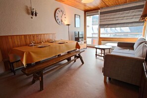 Living area - 100m from resort center, 2nd floor, balcony, tv, ski locker, 45m², Chamrousse (Chamrousse)