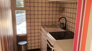 Kjøleskap, mikrobølgeovn og ovn