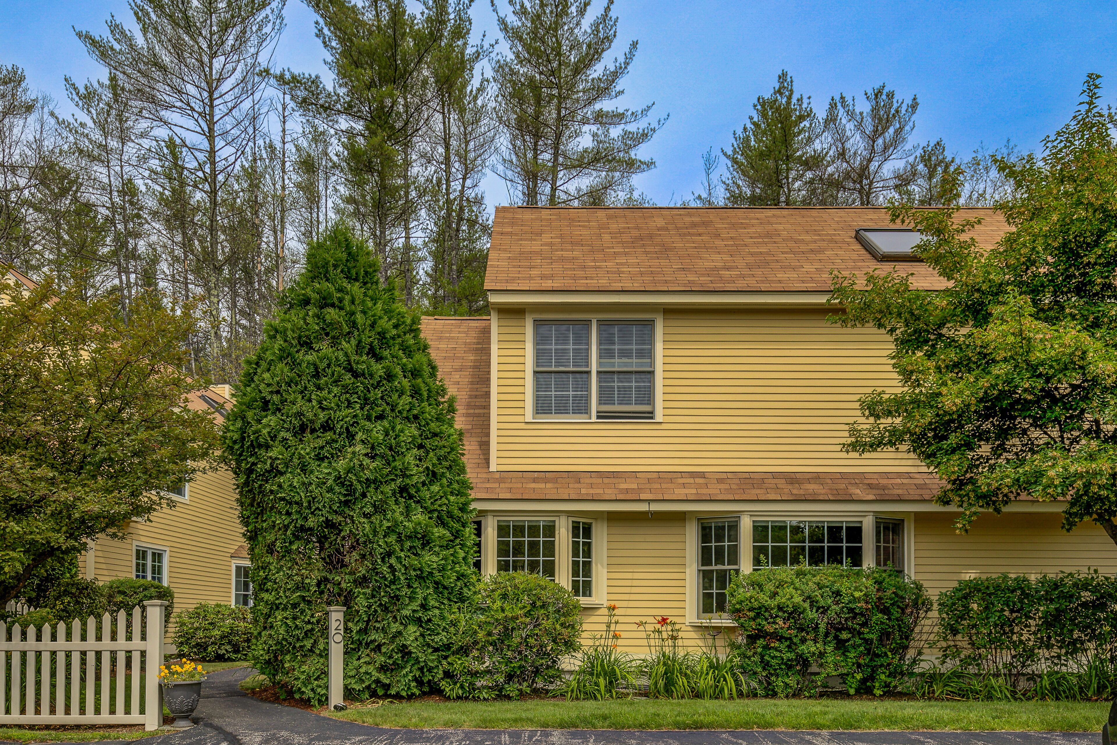 Ground Floor Studio with fast WiFi, Gas Fireplace, & Mini-Fridge - Near Slopes