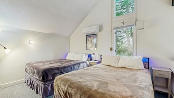 2 chambres, fer et planche à repasser, Wi-Fi, draps fournis